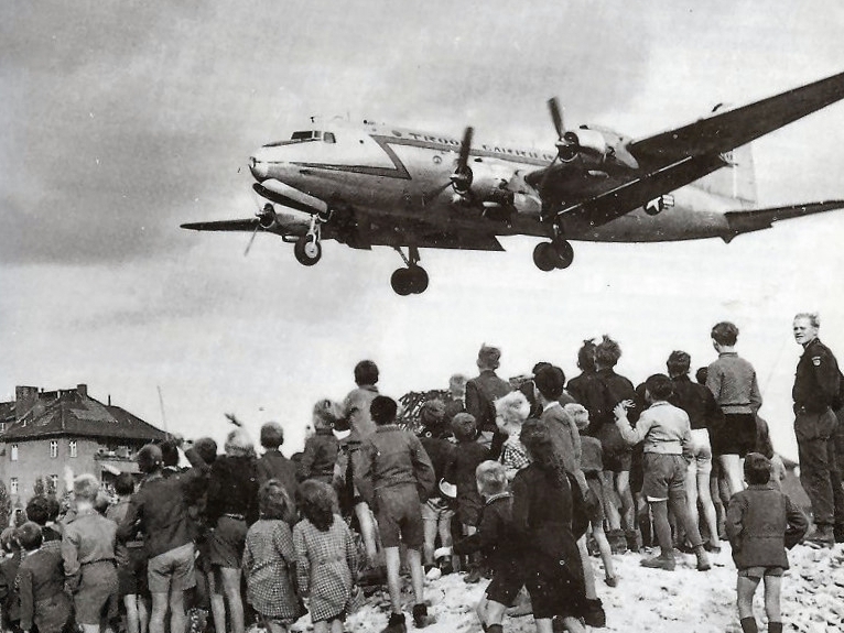 File:C-54landingattemplehof (cropped).jpg