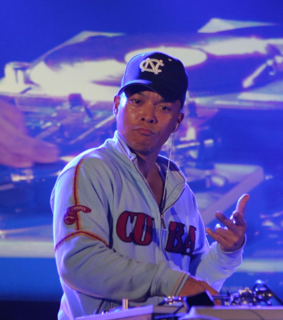 Image of DJ Qbert By Griz-Lee Christian Zebrowski - Own work, Public Domain, https://commons.wikimedia.org/w/index.php?curid=3569531