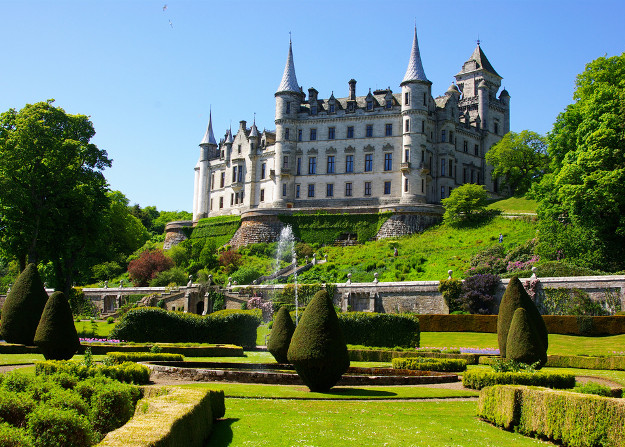 File:Dunrobin Castle, Sutherland.jpg