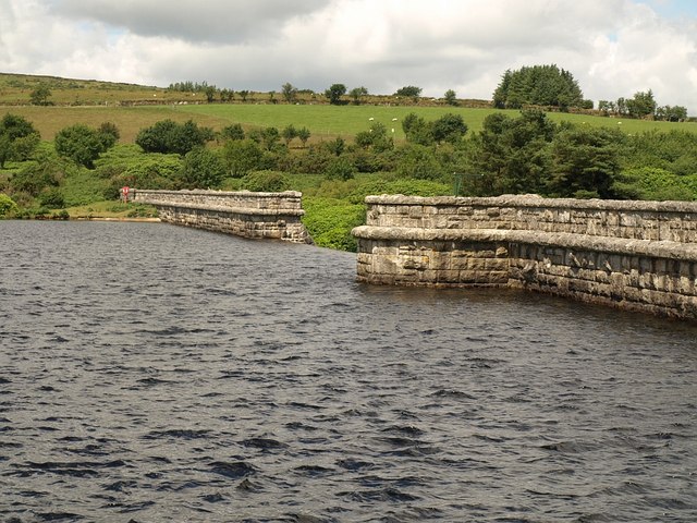 File:Fernworthy Reservoir, the dam - geograph.org.uk - 897200.jpg