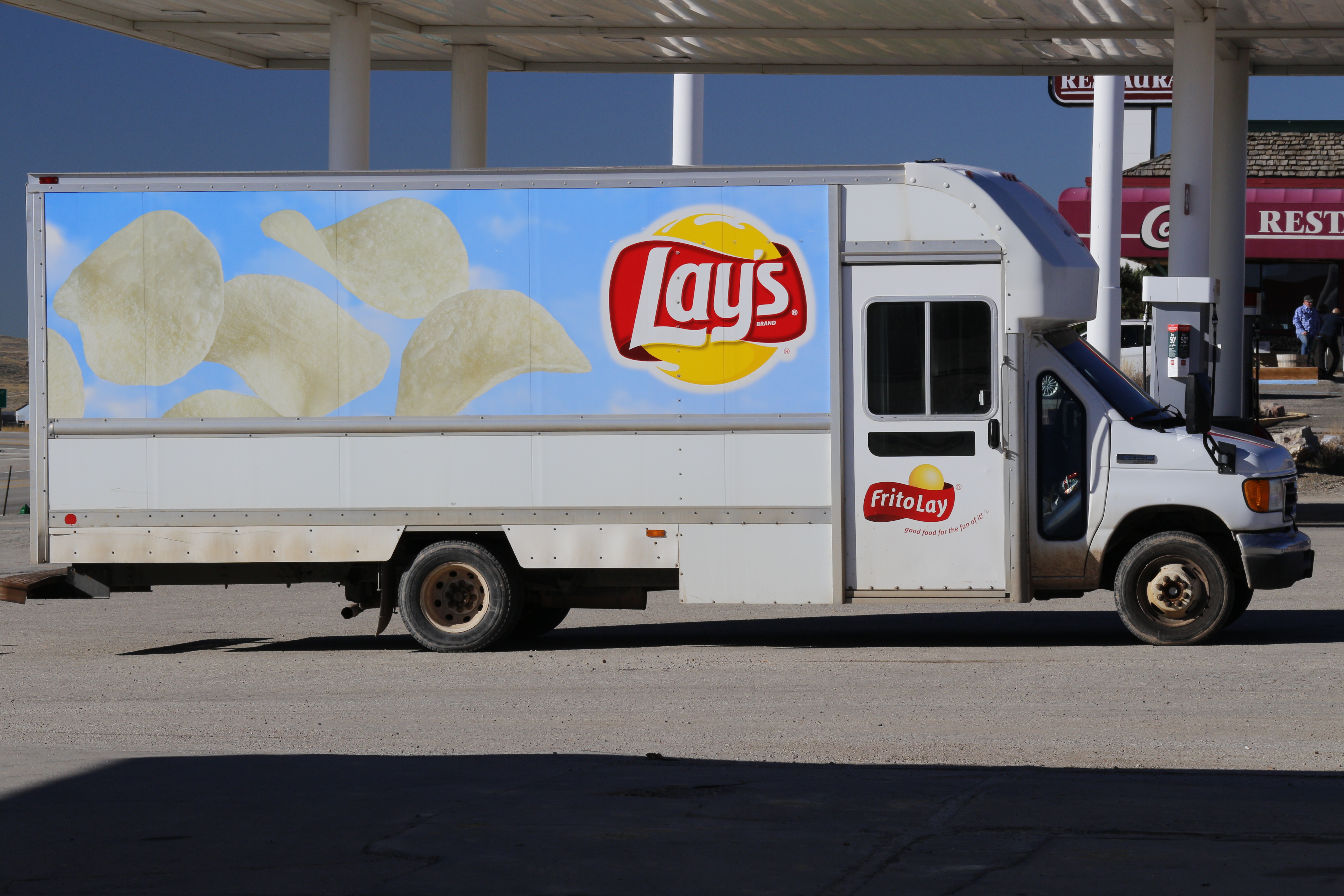 File Frito Lay Lay S Branded Ford E 350 Truck In Rawlins Wyoming Jpg Wikimedia Commons