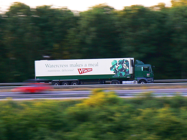 File:HGV heading east, M4, Peaks Downs - geograph.org.uk - 1384342.jpg