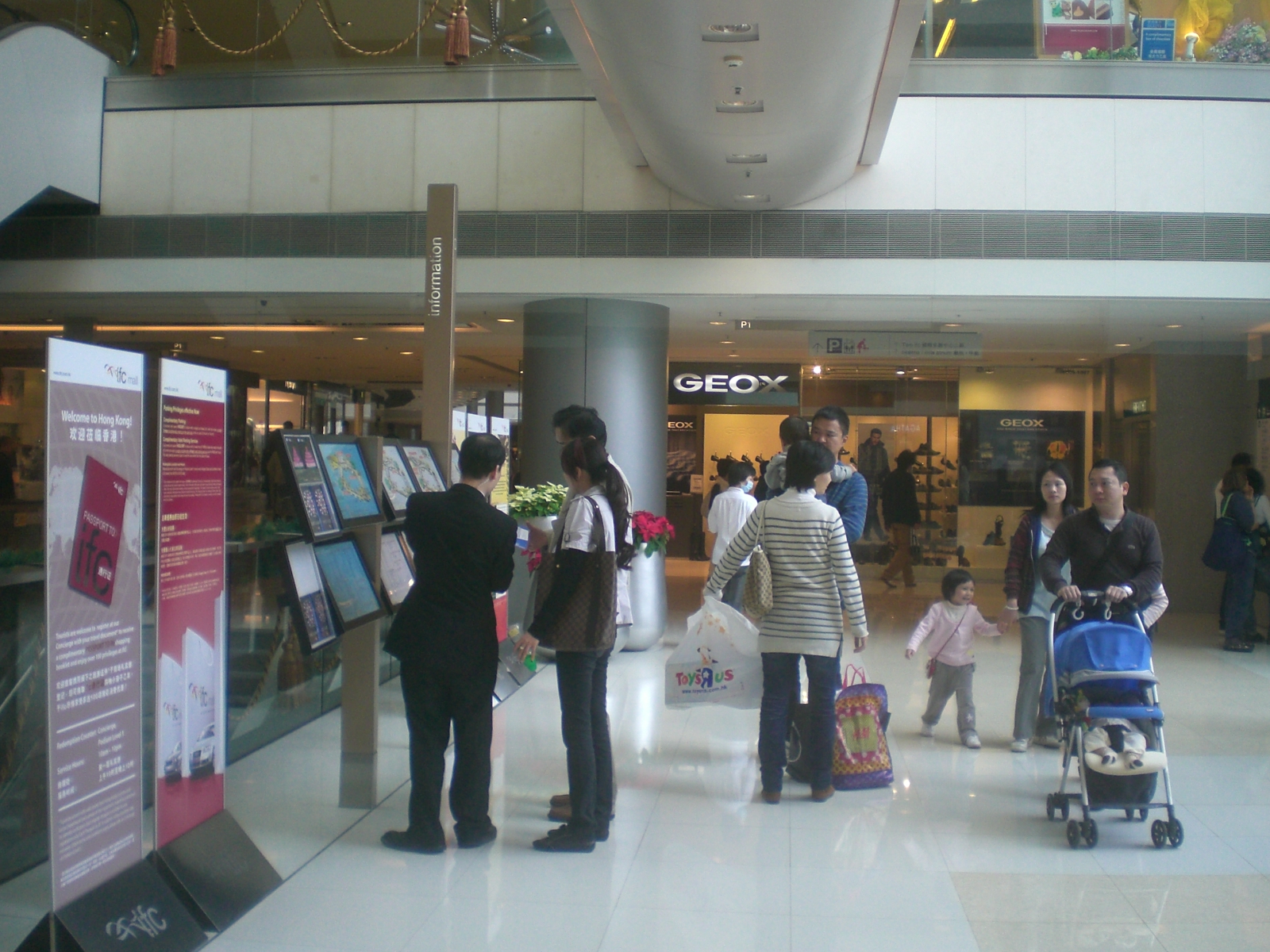 File:HK IFC mall Central 12-2009 GEOX footwear shop.JPG - Wikimedia Commons