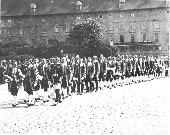 File:Hofburg staff at Heldenplatz.JPG