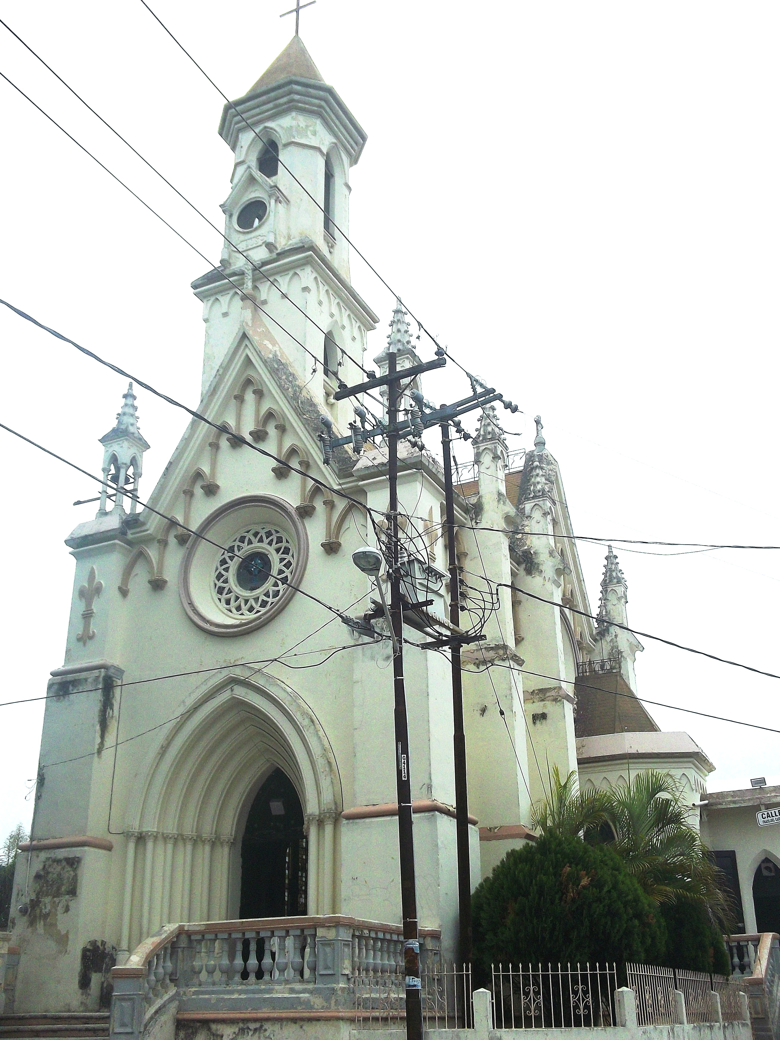 Archivo:Iglesia de Nuestra Señora del Carmen, Mérida, Yucatán (02).JPG -  Wikipedia, la enciclopedia libre