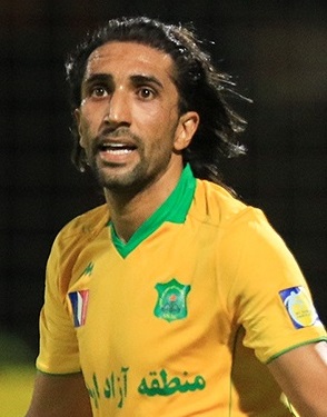 File:Karrar Jassim playing for Sanat Naft.jpg