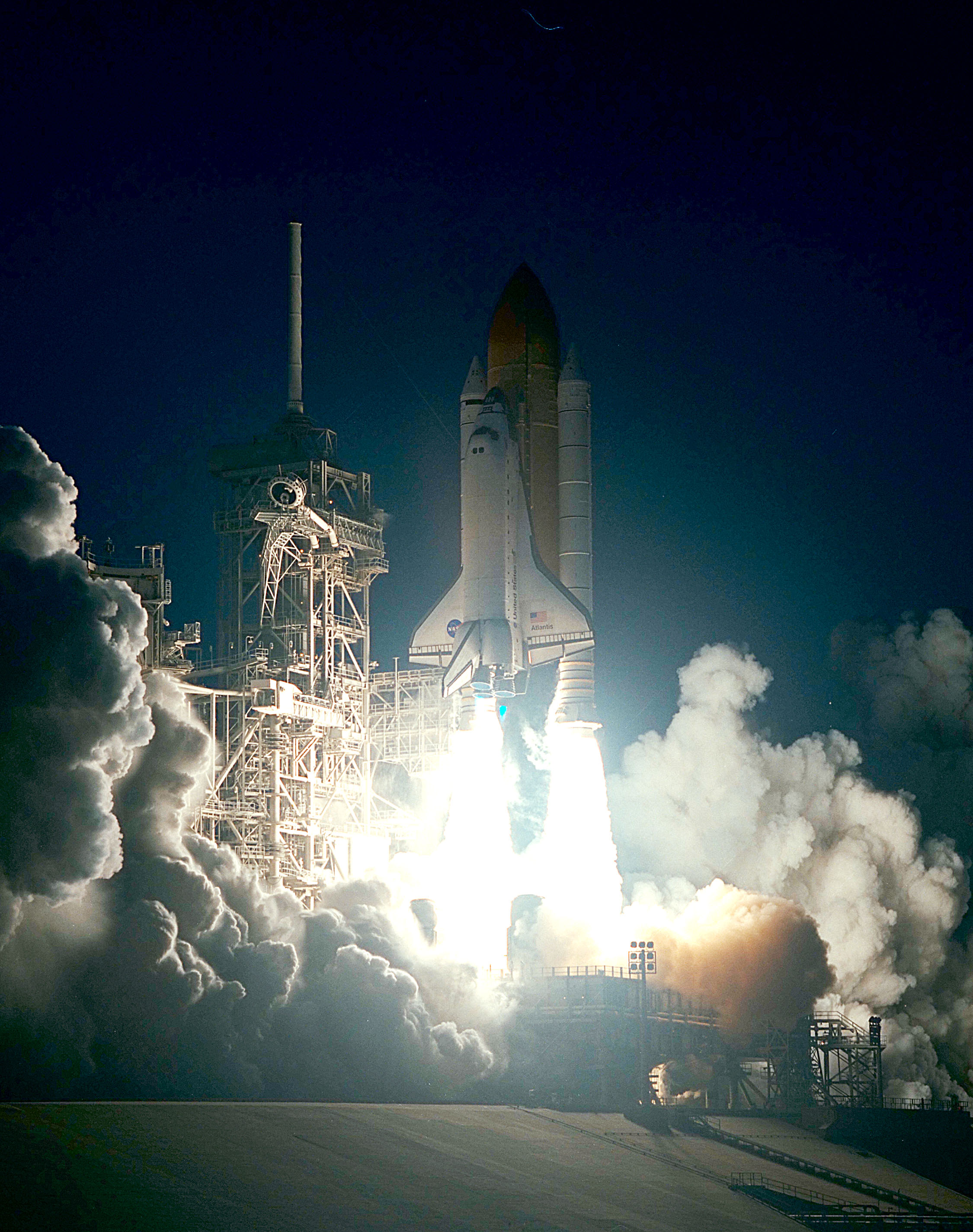 atlantis space shuttle night launch