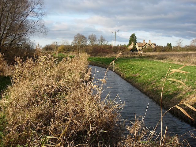 File:Little Wilbraham River - geograph.org.uk - 1058442.jpg