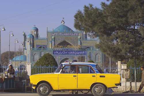 File:Mazaresharif mosque.jpg