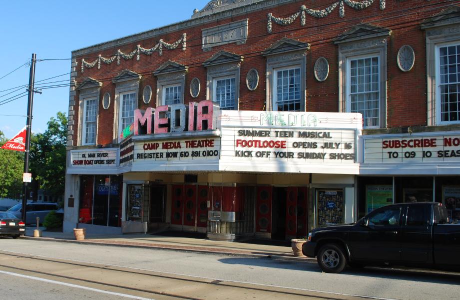 Media theater. Медиа театр. Street Monroe.