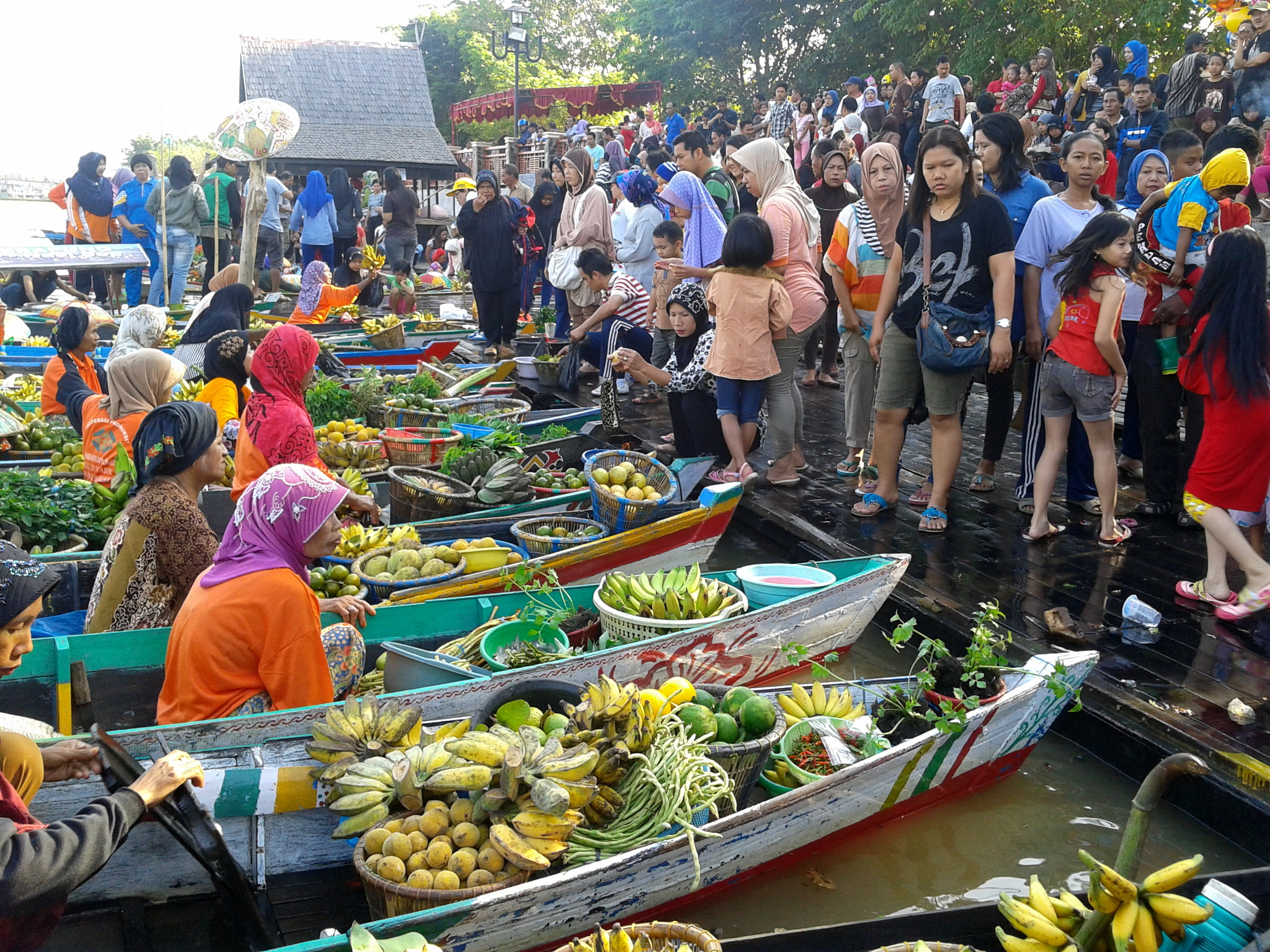 File Pasar  Terapung Siring jpg Wikimedia Commons