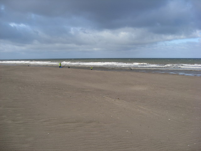 File:Sea fishing Moggs Eye-Geograph-1498887-by-Alan-Heardman.jpg