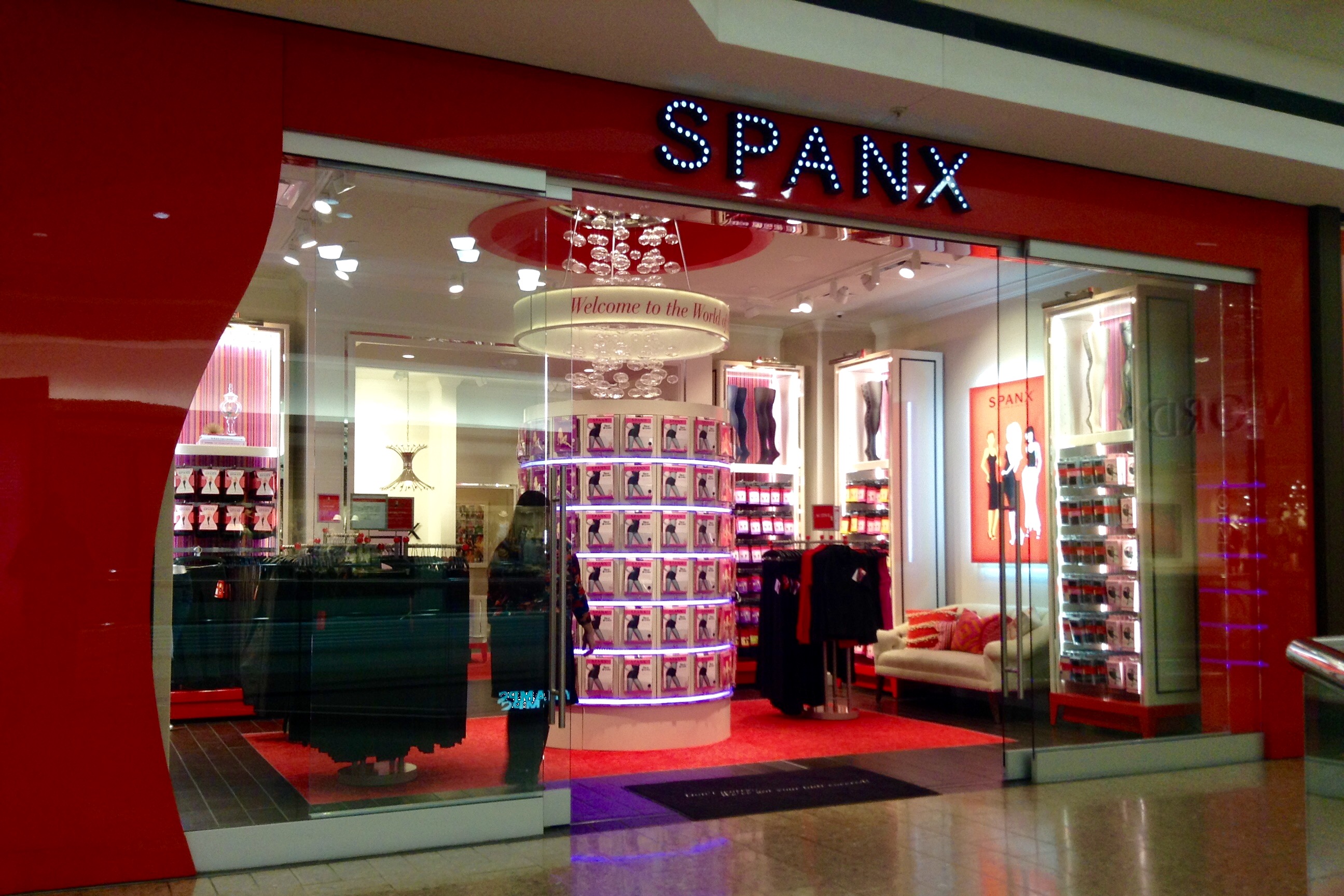 File:Spanx Store (16156619968).jpg - Wikimedia Commons