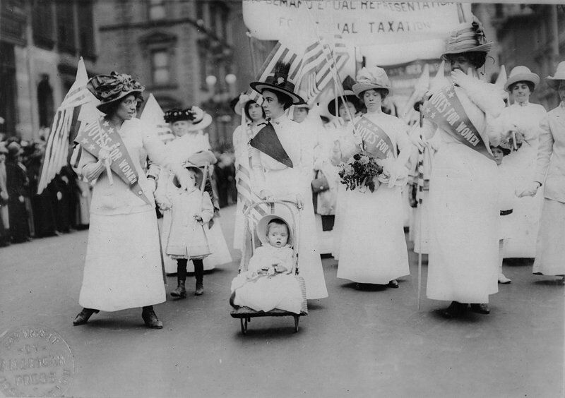 File:Suffrage parade, New York City, 1912.jpg