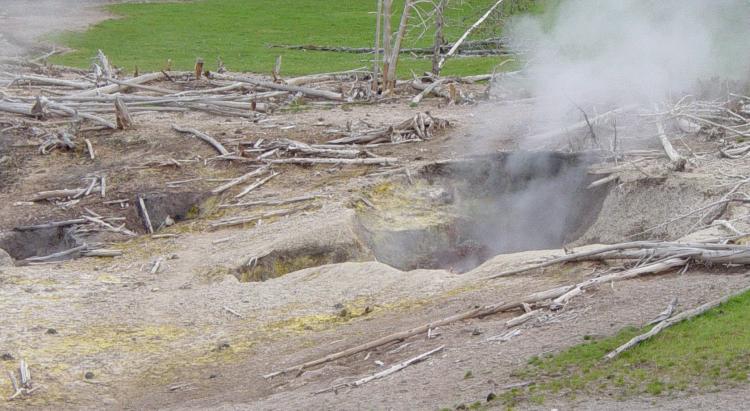 File:Sulfur deposits near a fumarole-750px.jpg