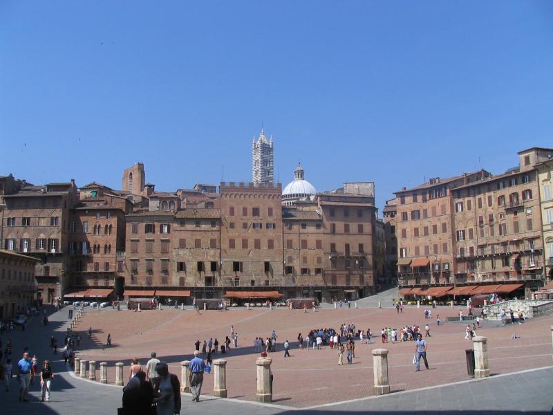 File:ThePiazzadelCampo,Siena.jpg