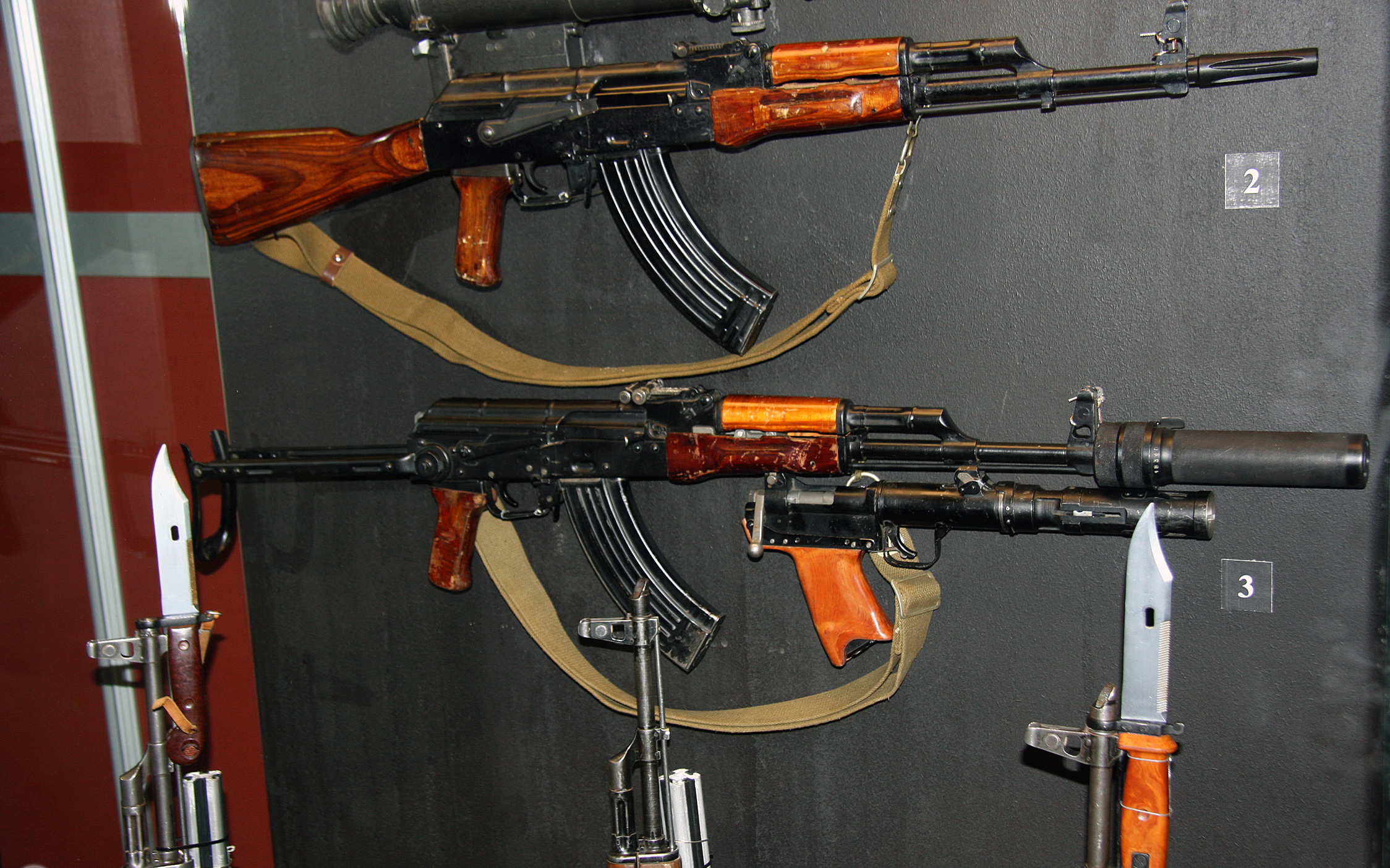 AK-47 – Wikipédia, a enciclopédia livre