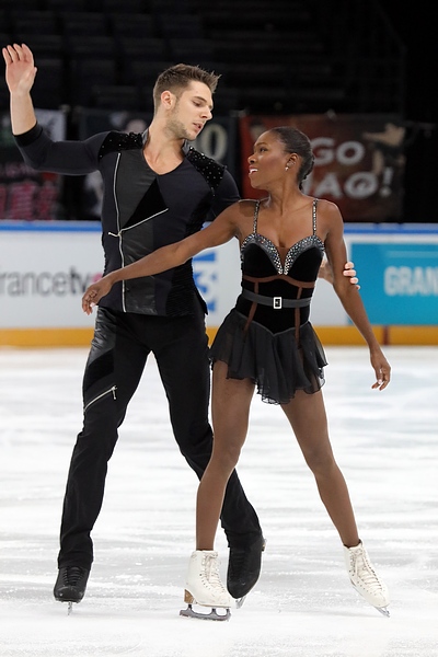 olympic figura skaters dating)