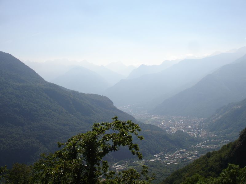 File:Vista di Savogno - panoramio.jpg