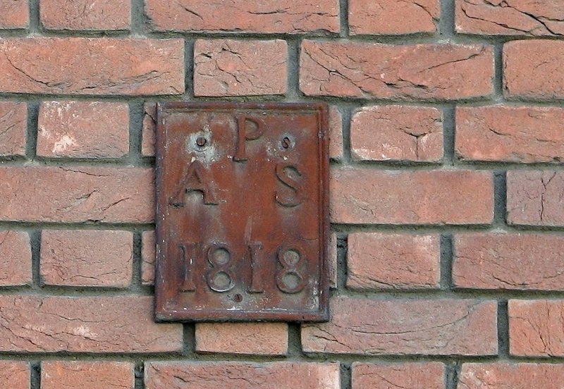 File:11-13 Westlegate - parish boundary marker - geograph.org.uk - 5863479.jpg