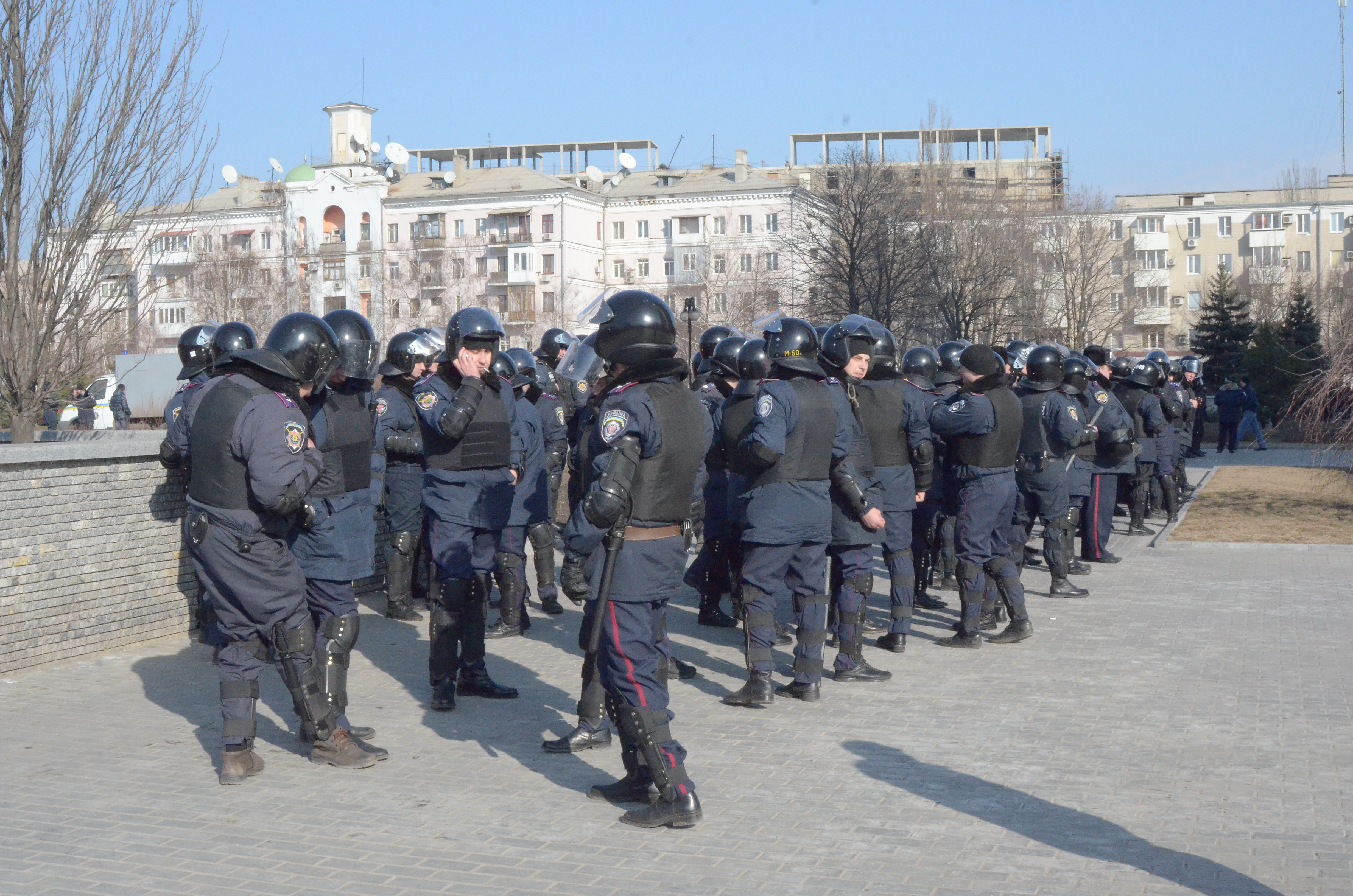 Донецк 2014. 7 Марта 2014 Донецк. Донецк 2014 0123. Толпа уезжающих в 2014 Донецк. Парад в знак протеста 09 22.