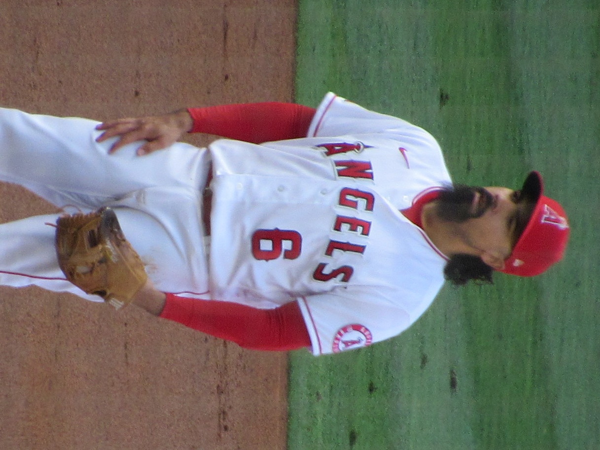 Anthony Rendon - 51191609634 (cropped)