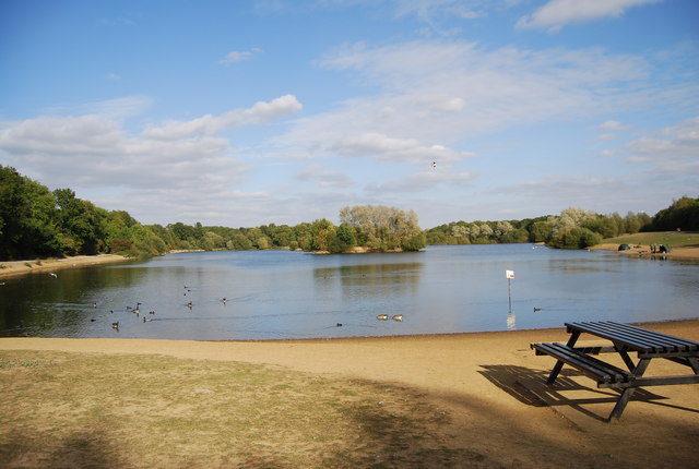 File:A fishing platform, Barden Lake, Haysden Country Park