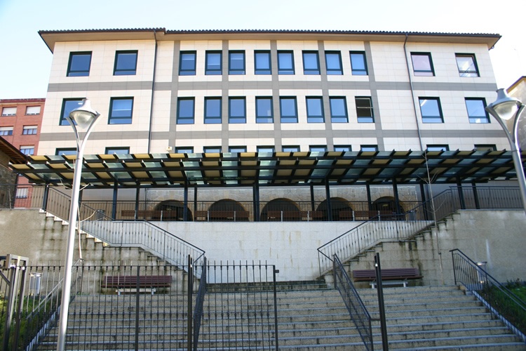 File:Biblioteca Pública Municipal de Ermua.jpg