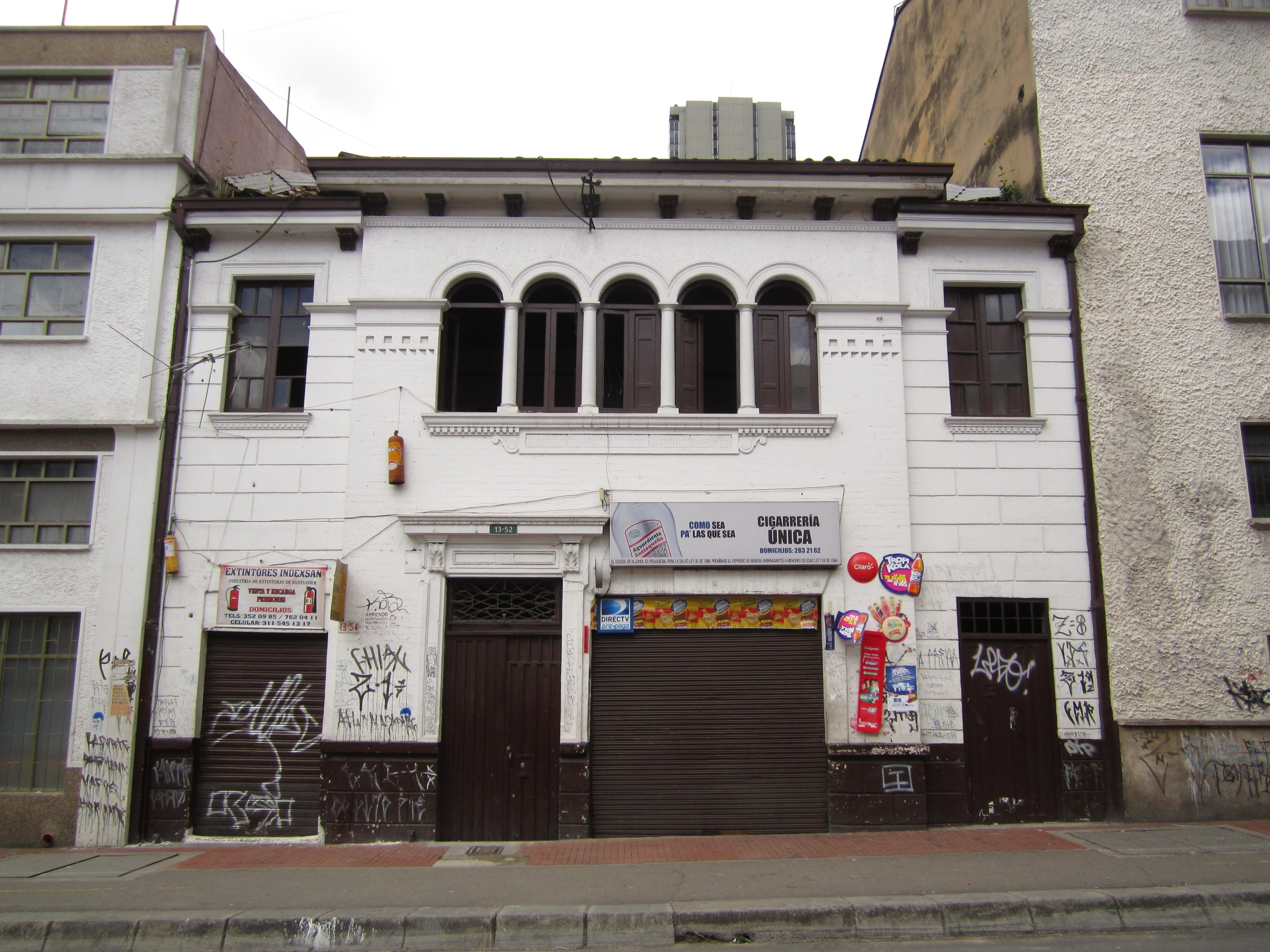 File:Bogotá calle 24 carrera 13 tienda en barrio La  - Wikimedia  Commons