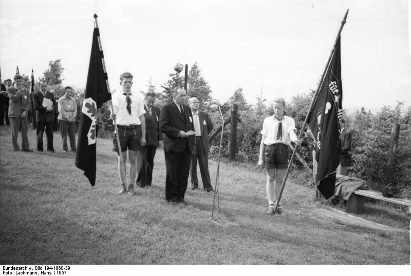 File:Bundesarchiv Bild 194-1868-39, Bei Detmod, CVJM-Feier.jpg
