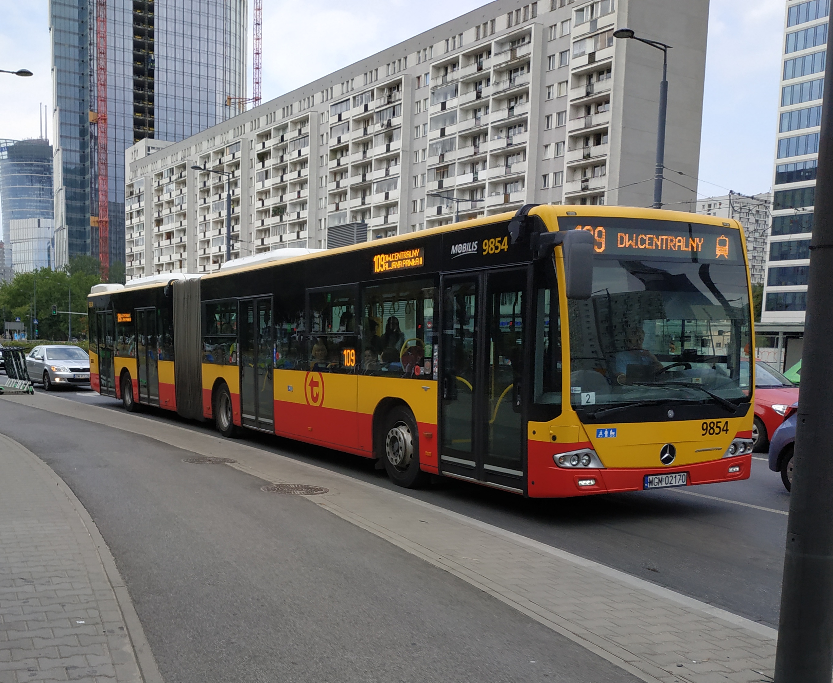 Bus_in_Warsaw%2C_Mercedes-Benz_Conecto_G_n%C2%B09854.jpg