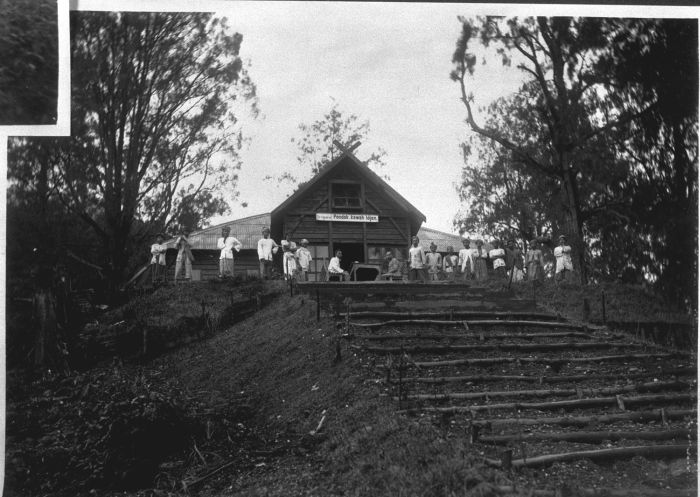 File:COLLECTIE TROPENMUSEUM Irrigatie pondok 'Kawah Idjen' bij het Idjen gebergte op Oost-Java TMnr 60009917.jpg