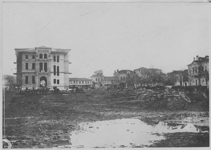 File:Dans les rues de Monastir (novembre 1916) - Monastir (anciennement) ; Bitola (actuellement) - Médiathèque de l'architecture et du patrimoine - APOR076875.jpg