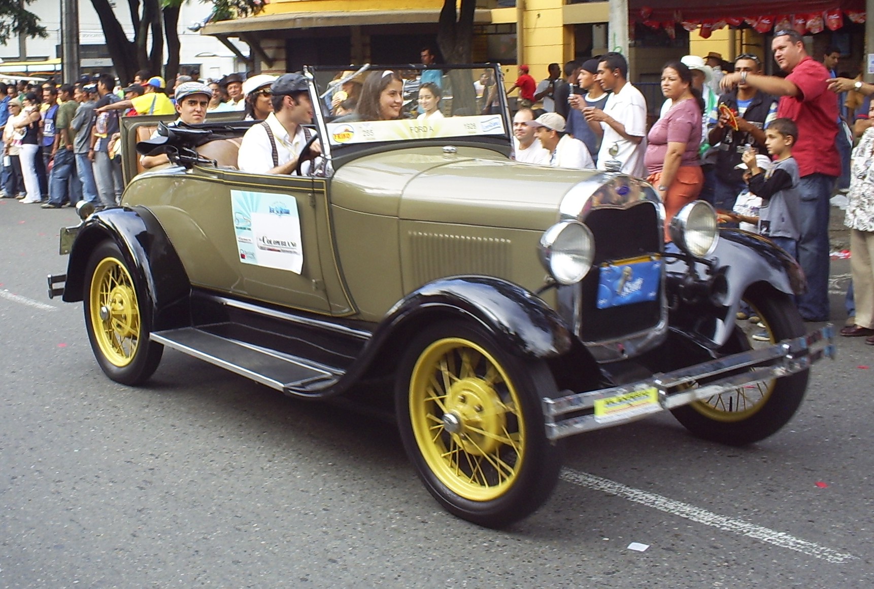 Desfile de Autos Clasicos y Antiguos(64).JPG. 