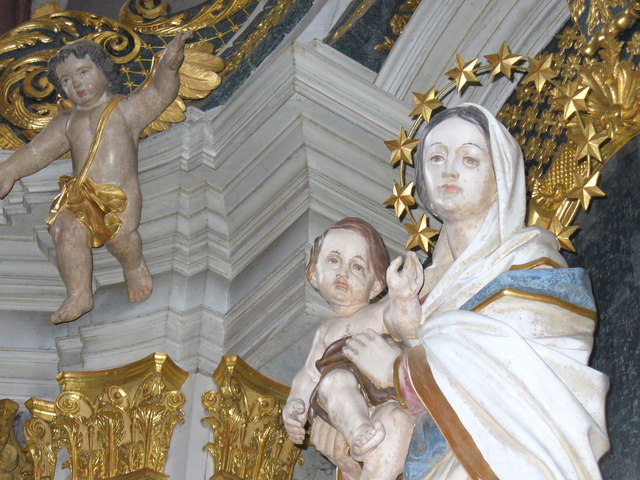 File:In der St Salvator Basilika - geo.hlipp.de - 6660.jpg