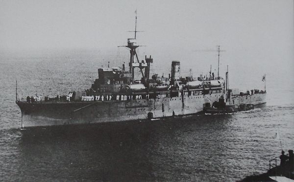 File:Japanese submarine tender Chogei 1926.jpg
