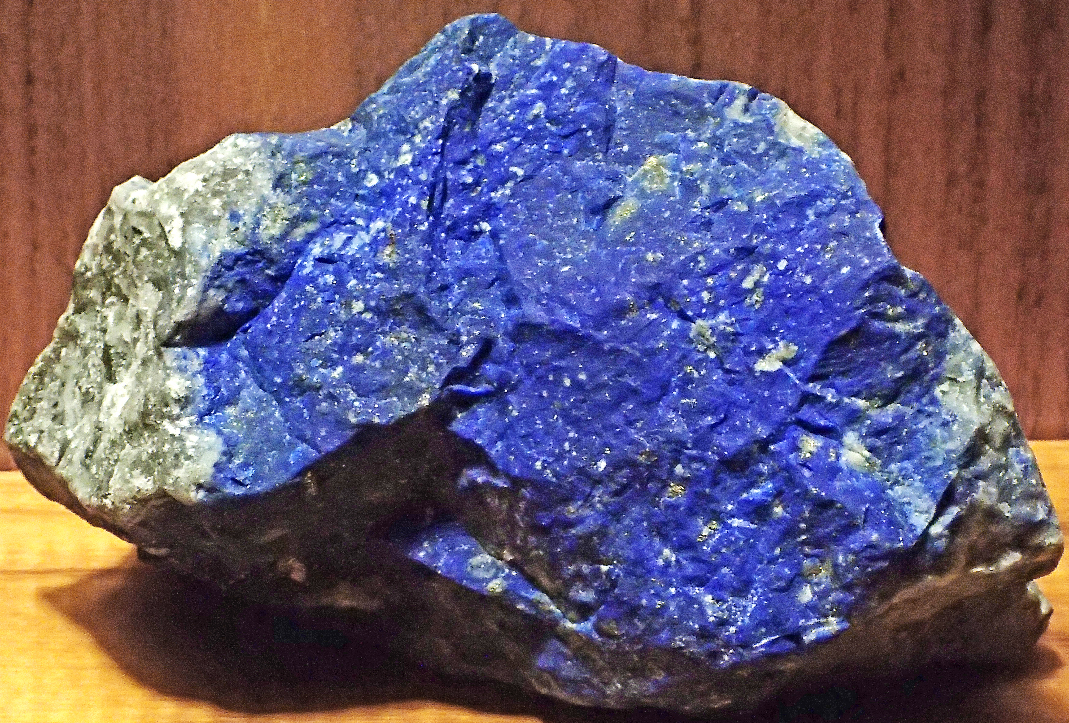 File:Lapis lazuli in pyritic limestone (Rio Tascadero Limestone