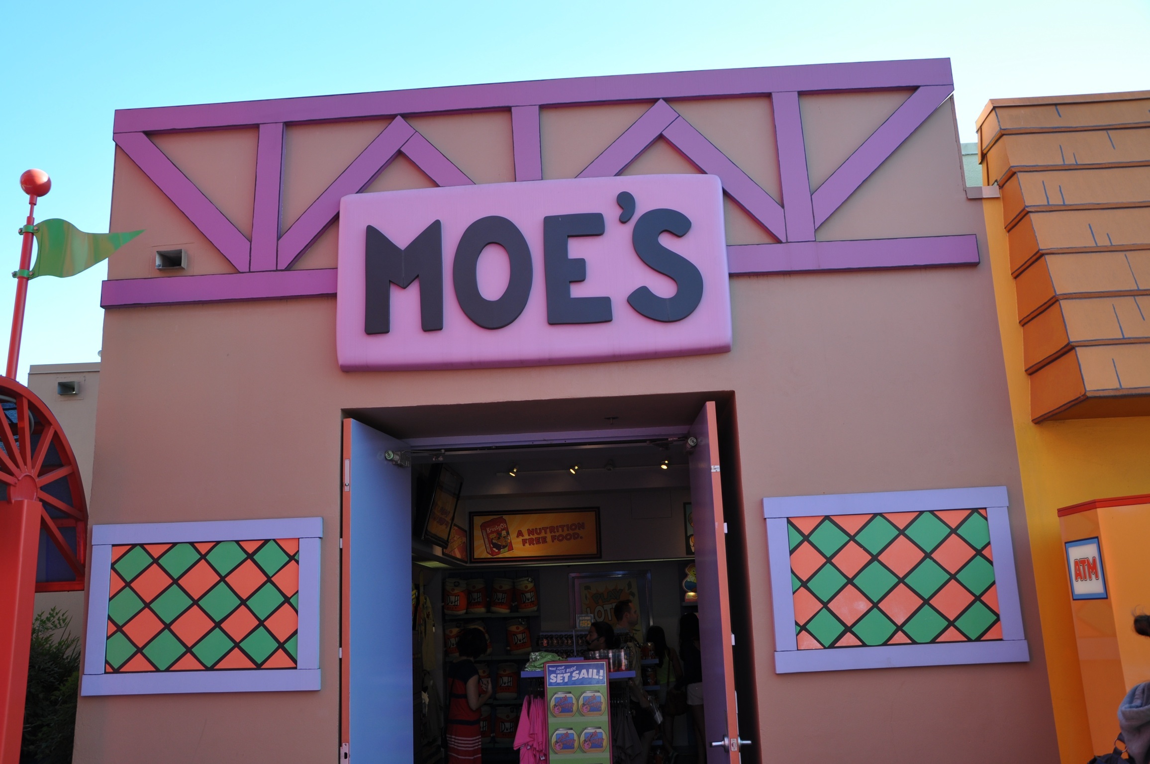 File:Le bar de moe (série télévisé The Simpsons) a universal studio a Los  Angeles 2013-04-07  - Wikimedia Commons