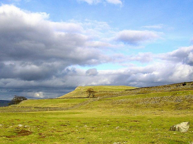 File:Low Dove Scar - geograph.org.uk - 349503.jpg