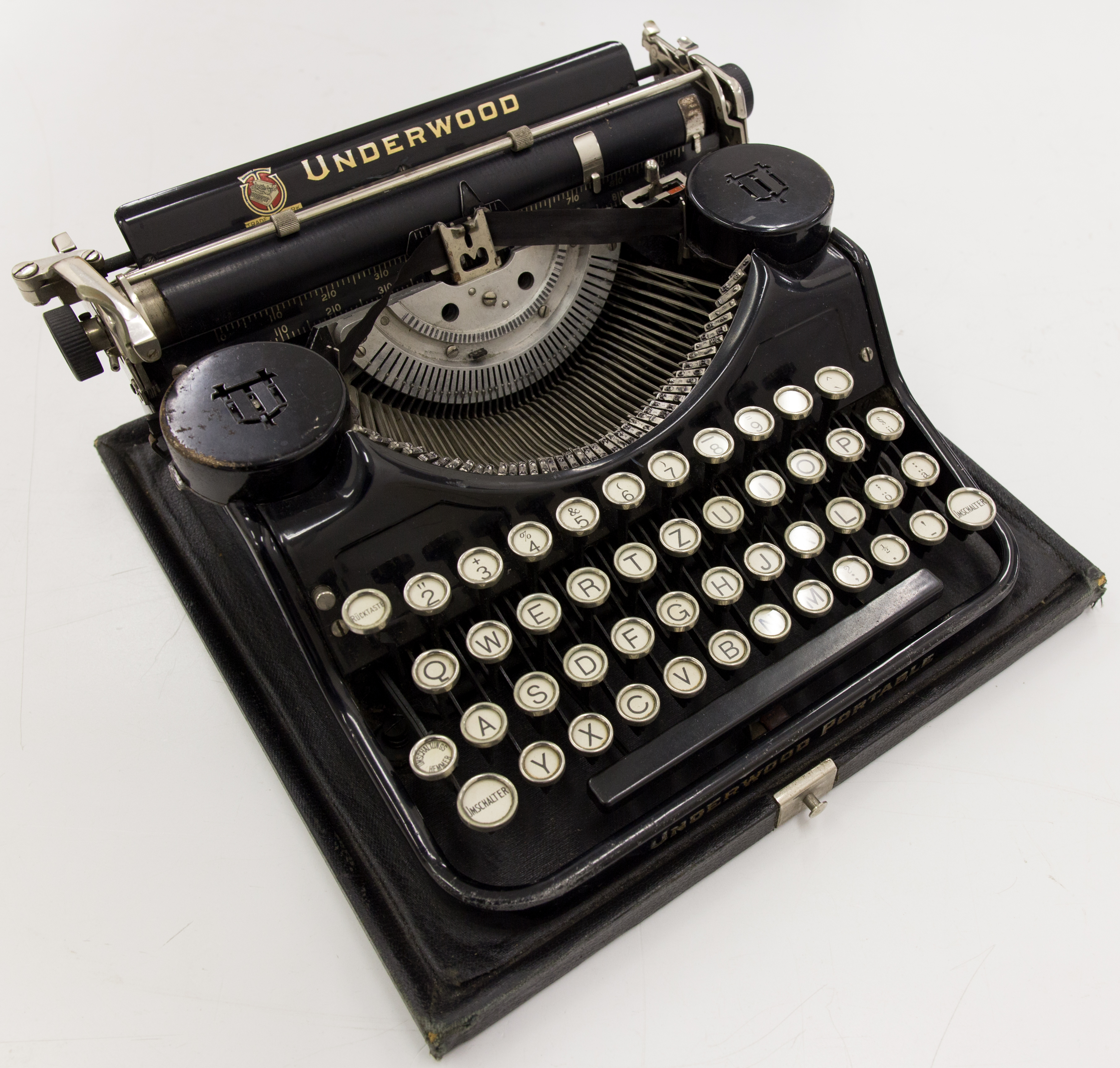 The Evolution of Keyboard Layouts: From Typewriters to Modern Keyboards  