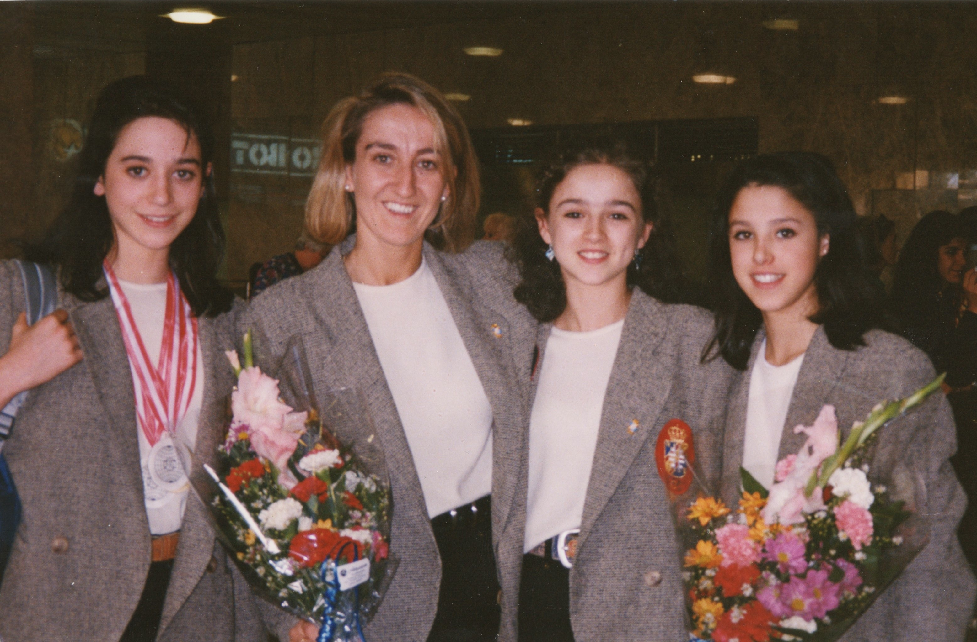 Тренер Мария Фернандес и члены сборной Испании по художественной гимнастике Эстибалис Мартинес, Нурия Кабанильяс и Таня Ламарка на чемпионате мира в Вене в 1995 году