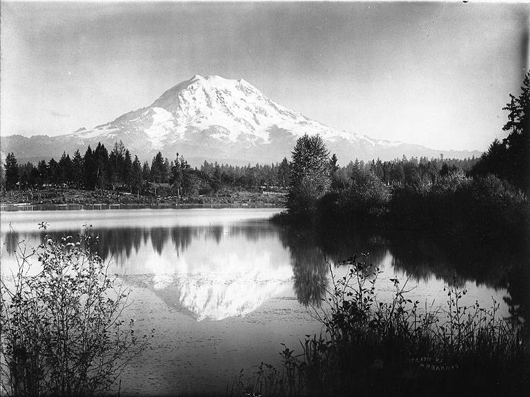 File:Mount Rainier from Spanaway Lake, Washington (4557923433).jpg