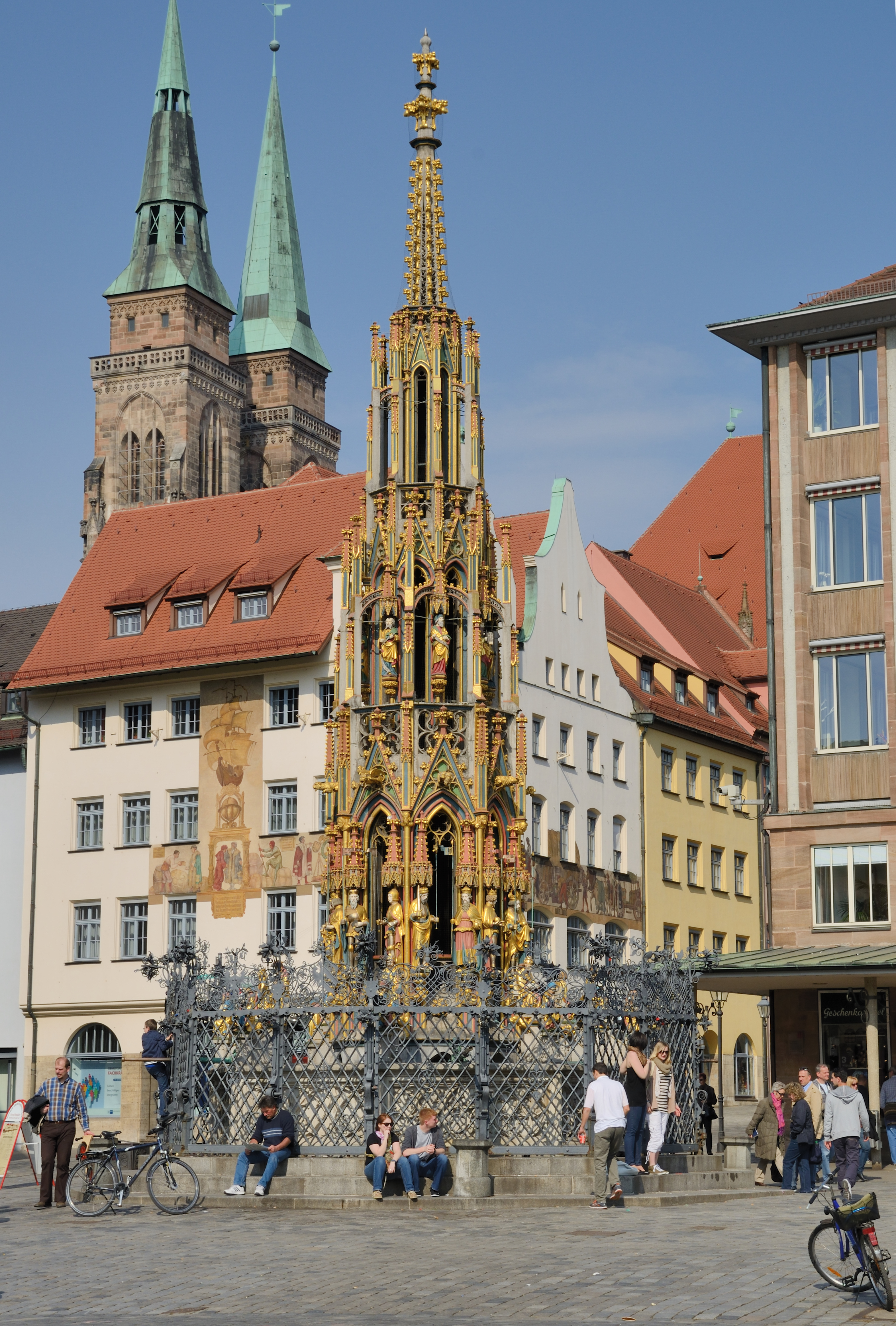 Nürnberg - Schöner Brunnen1.jpg. de:Abmahnung. de:Wikimedia Commons. 