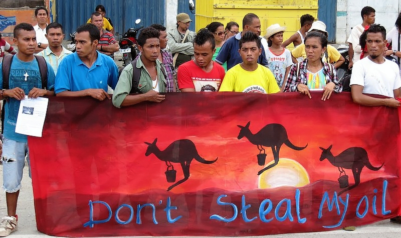 File:Oil demo Timor 2013.JPG