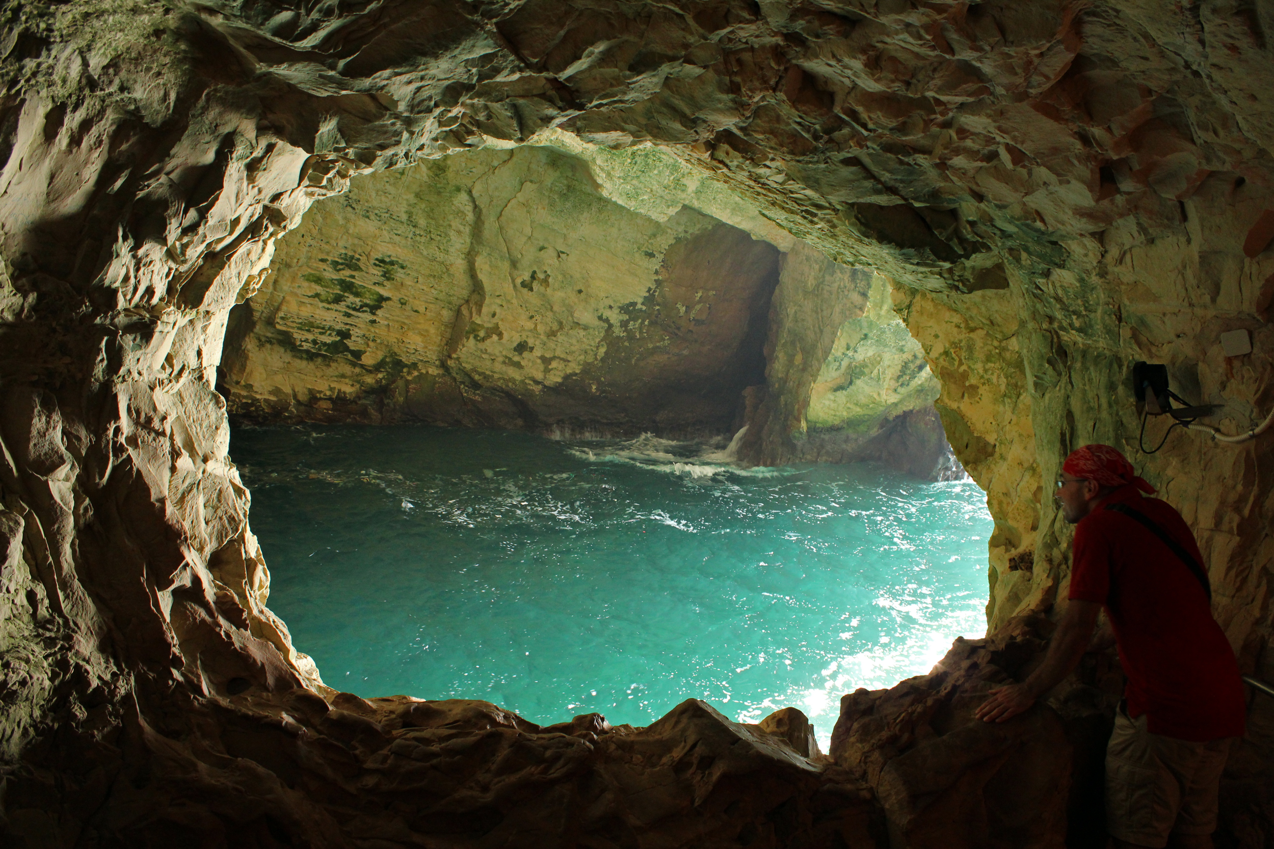 Cave v. Пещера голубое озеро Кампу-Гранди. Сталактитовый грот в Архипо Осиповке. Пещеры Фриуато (Марокко).