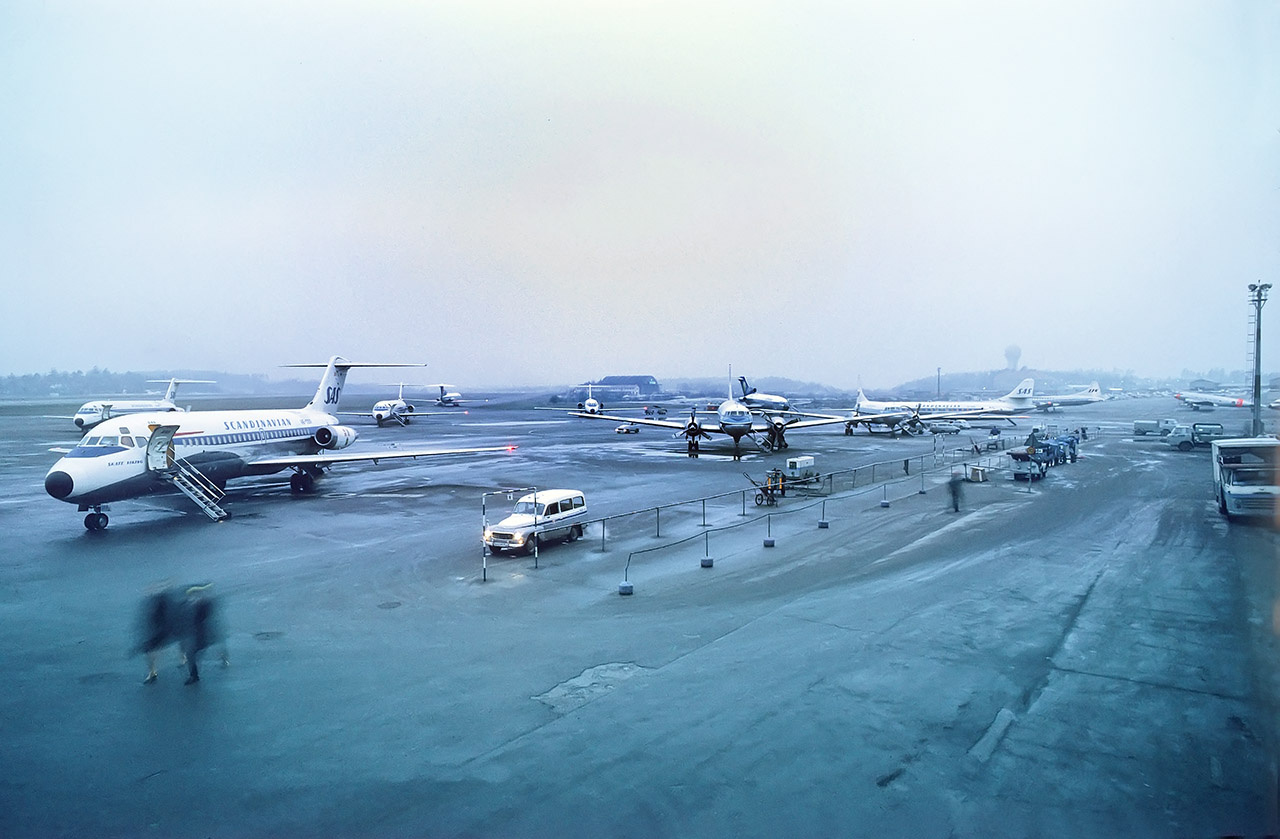 File Stockholm Bromma Airport Apron 1971 Jpg Wikimedia Commons