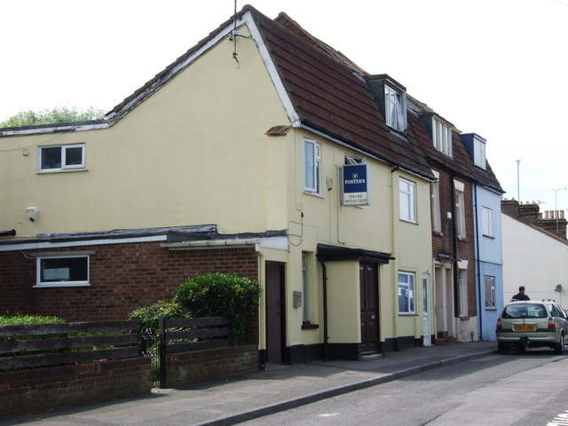 File:Strand Social Club, Christmas Street, Gillingham - geograph.org.uk - 1356111.jpg