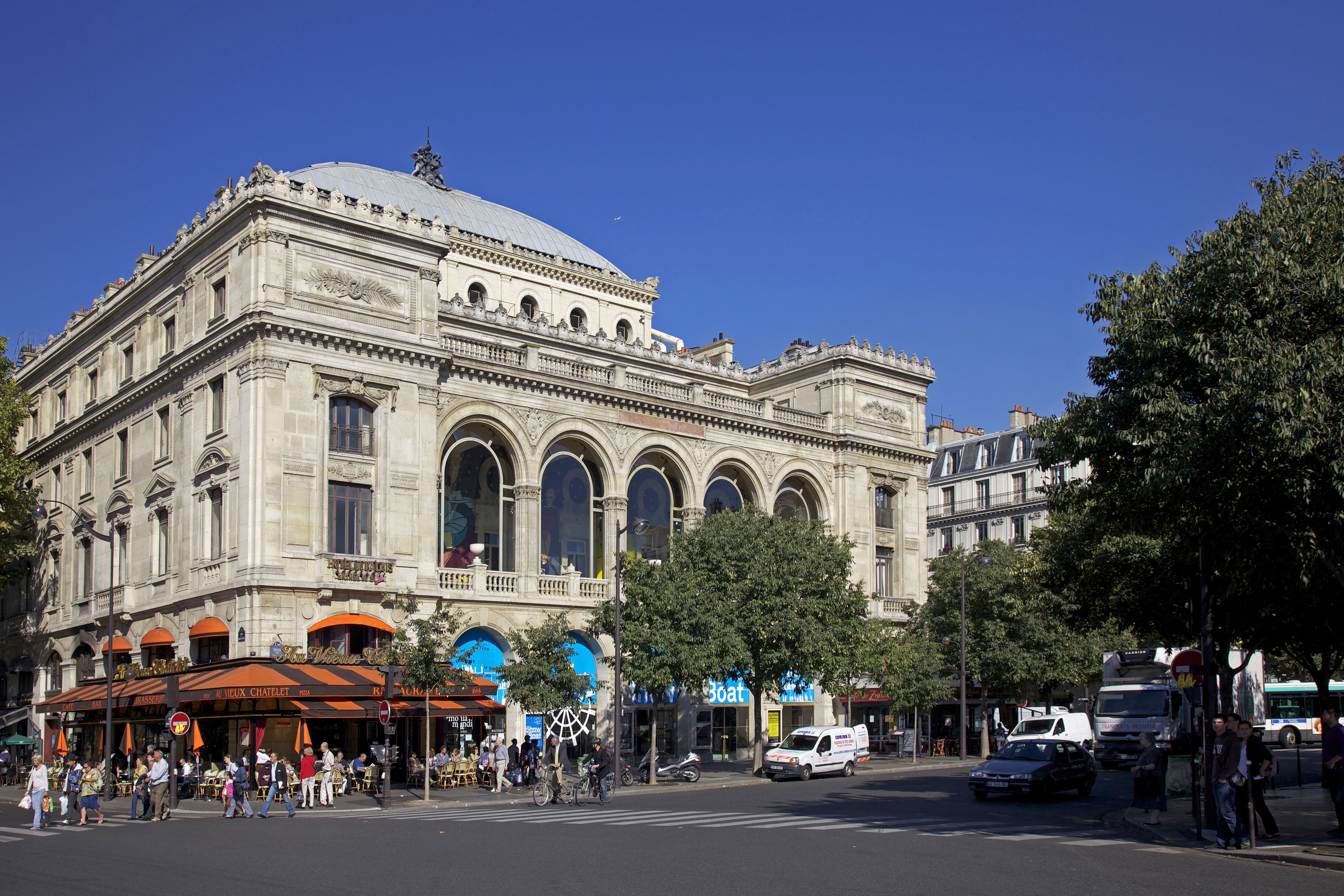 Du theatre. Театр дю Шатле. Площадь Шатле в Париже. Театр Шатле театры Парижа. Площадь Шатле , 75001 Париж, Франция.