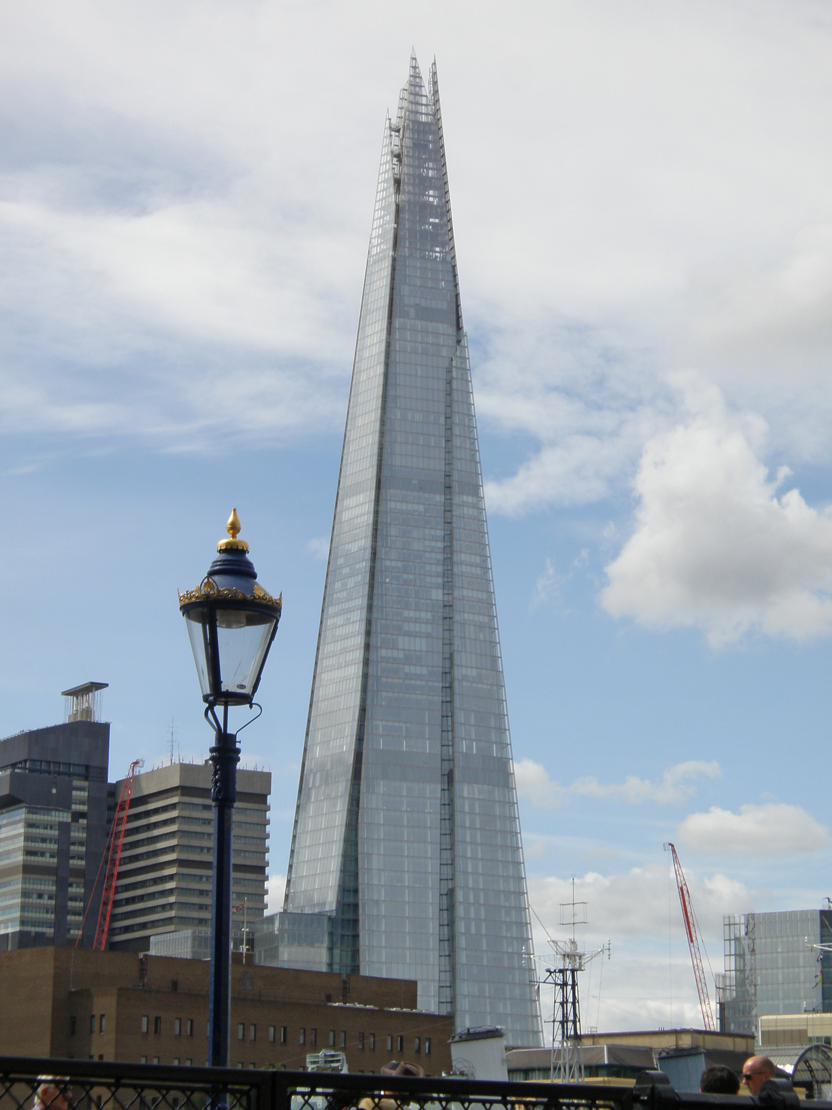 Shard корпус. Площадь Шард д Голля. Шард массе. Shard Neo. Купить сувениры the Shard в Лондоне.