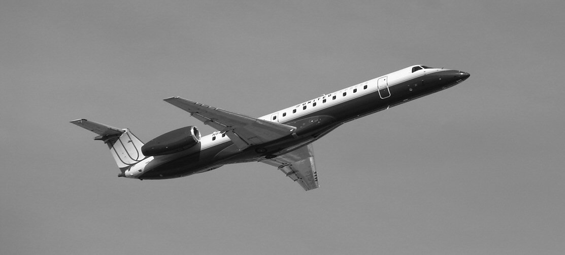 United Express ERJ-145 (493720504).jpg